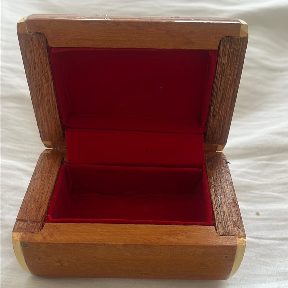 Elegant Black and cream Decorative Box - Picture 3 of 10